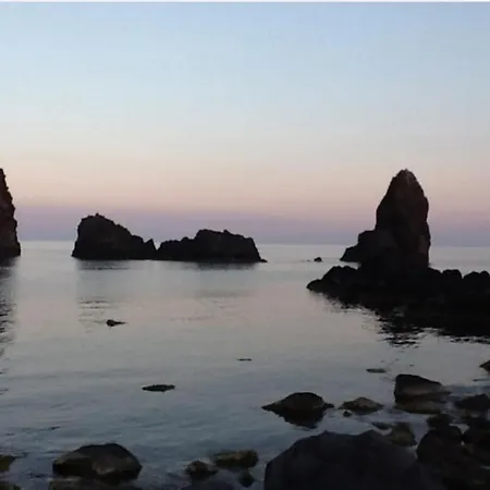 Acitrezza Sul Mare 別荘 *